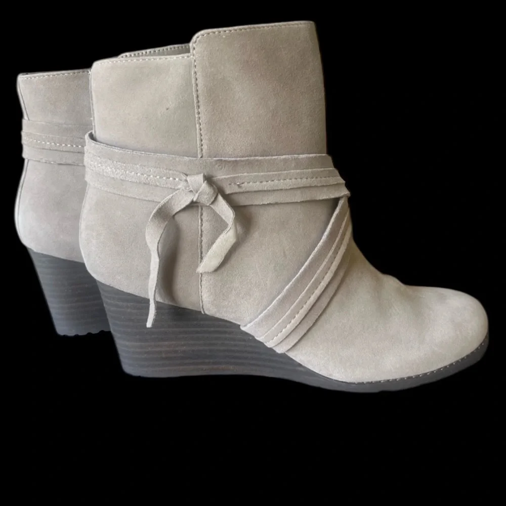 Rockport Lucinda beige leather ankle boots new without tags NWOT Lady, size 10